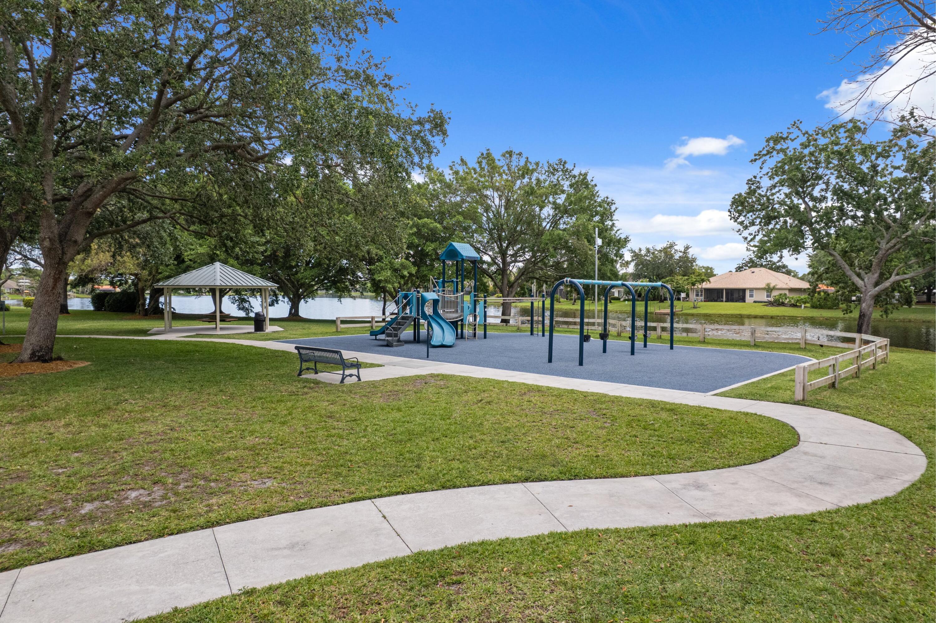 GREENVIEW SHORES 2 OF WELLINGTON - Residential