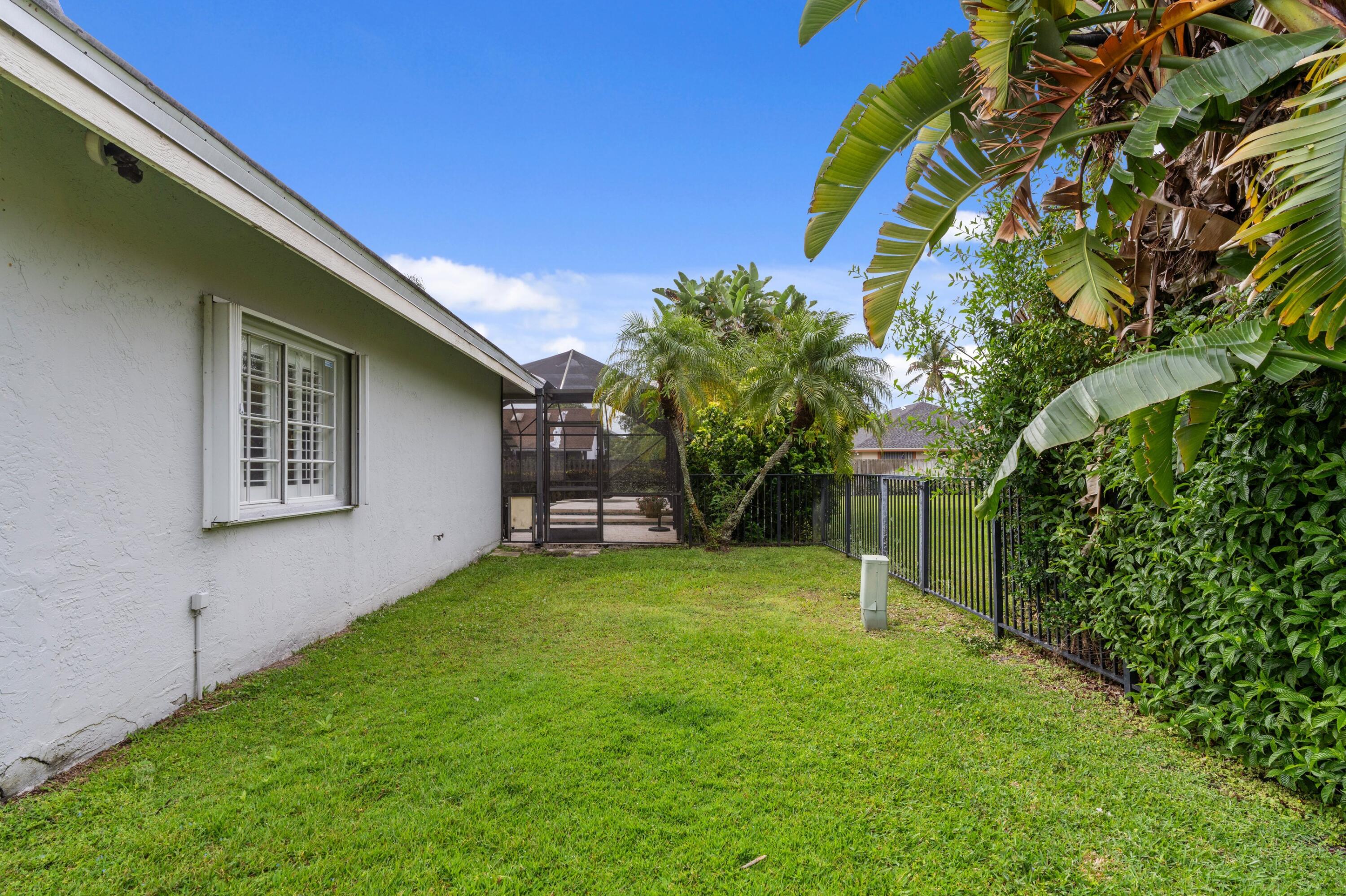 GREENVIEW SHORES 2 OF WELLINGTON - Residential