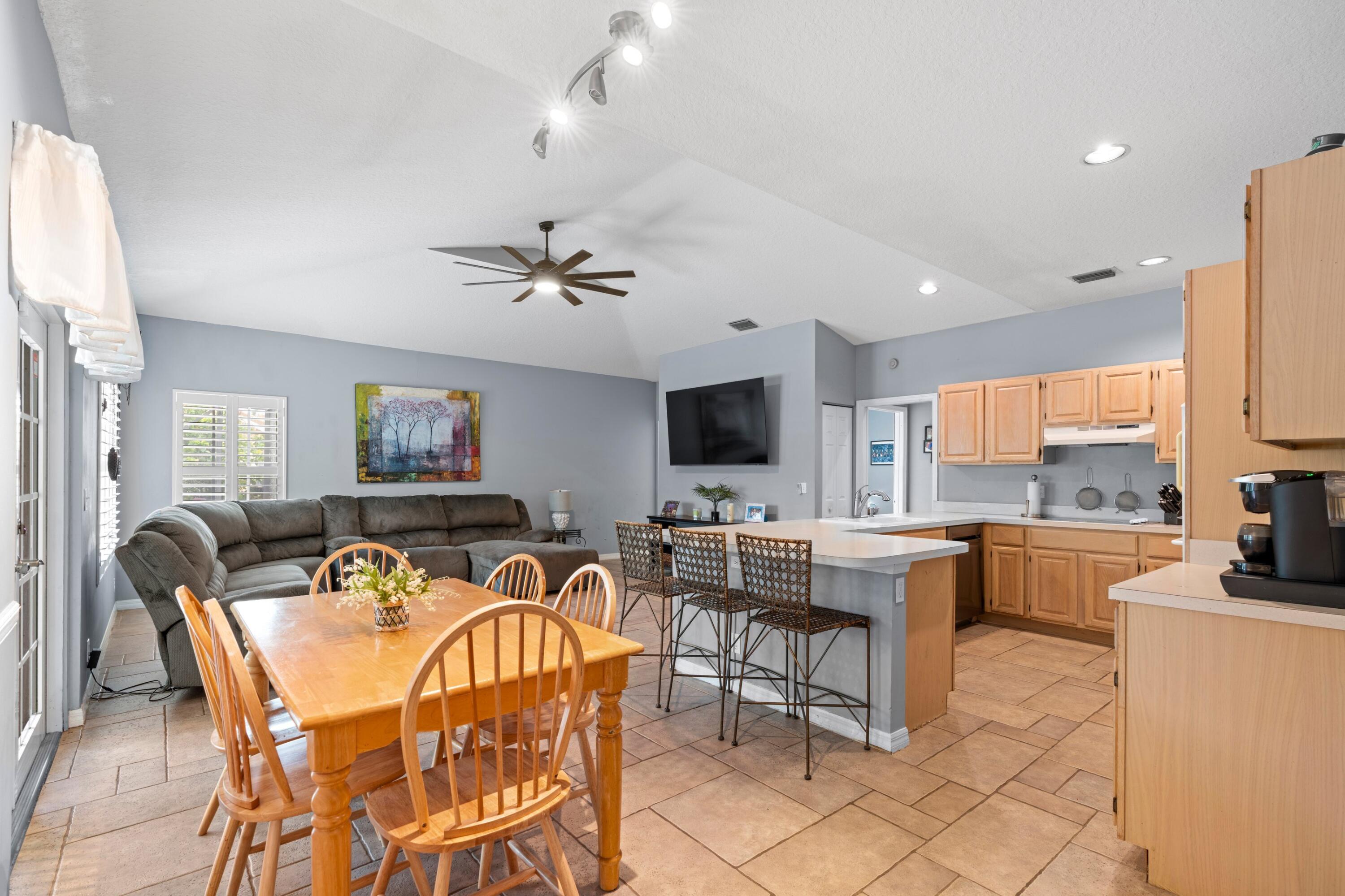 GREENVIEW SHORES 2 OF WELLINGTON - Residential