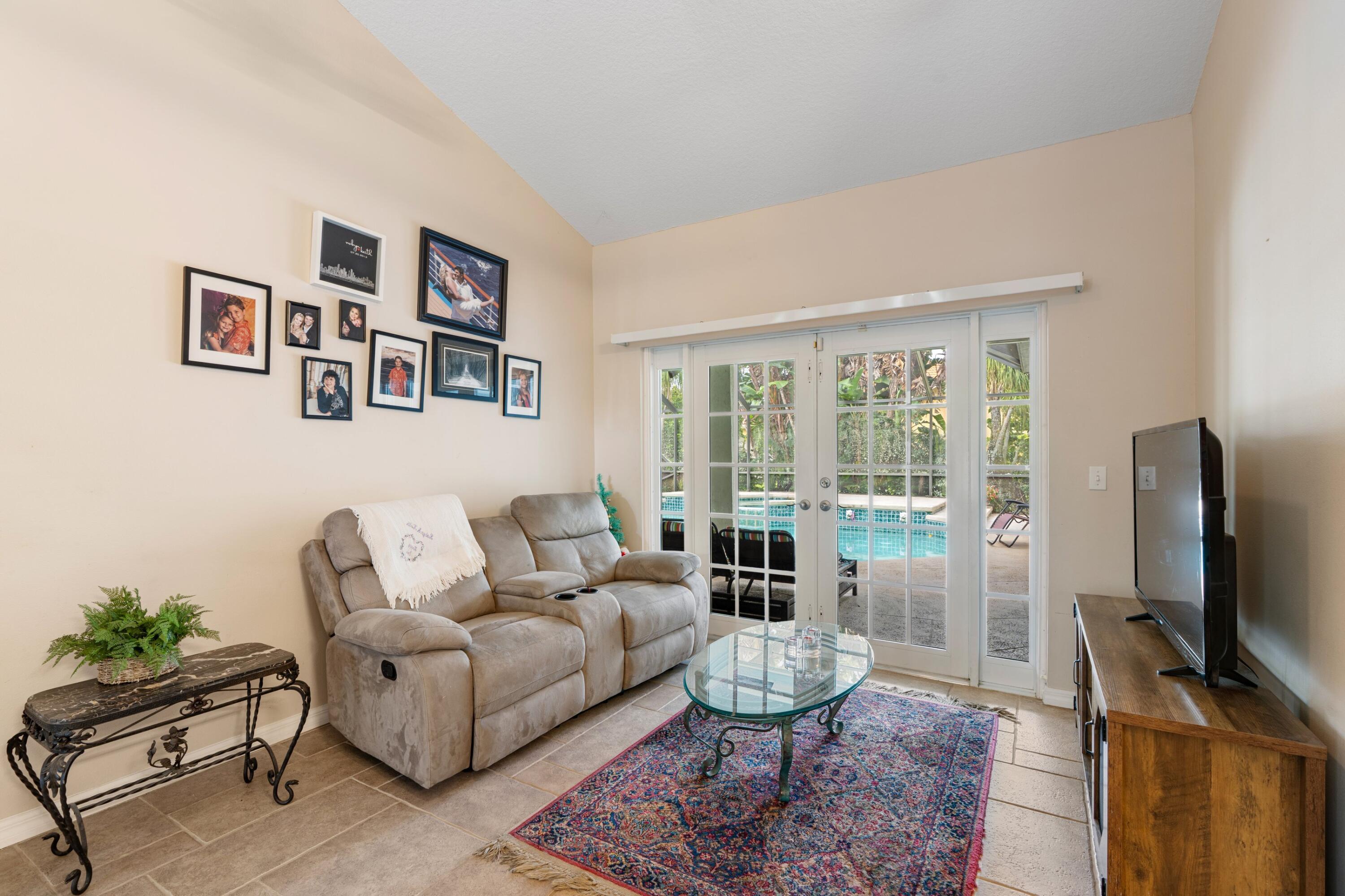 GREENVIEW SHORES 2 OF WELLINGTON - Residential