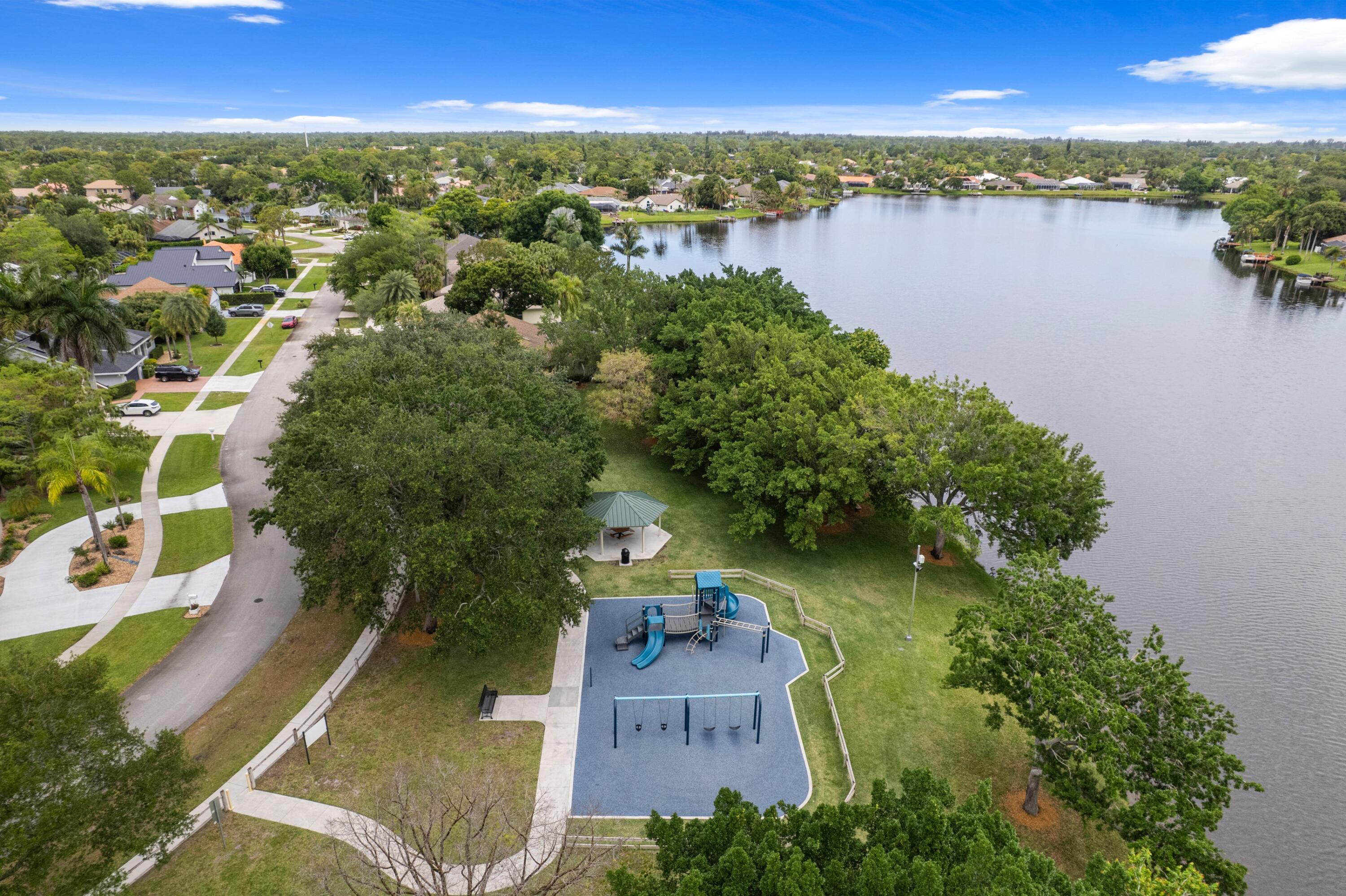 GREENVIEW SHORES 2 OF WELLINGTON - Residential