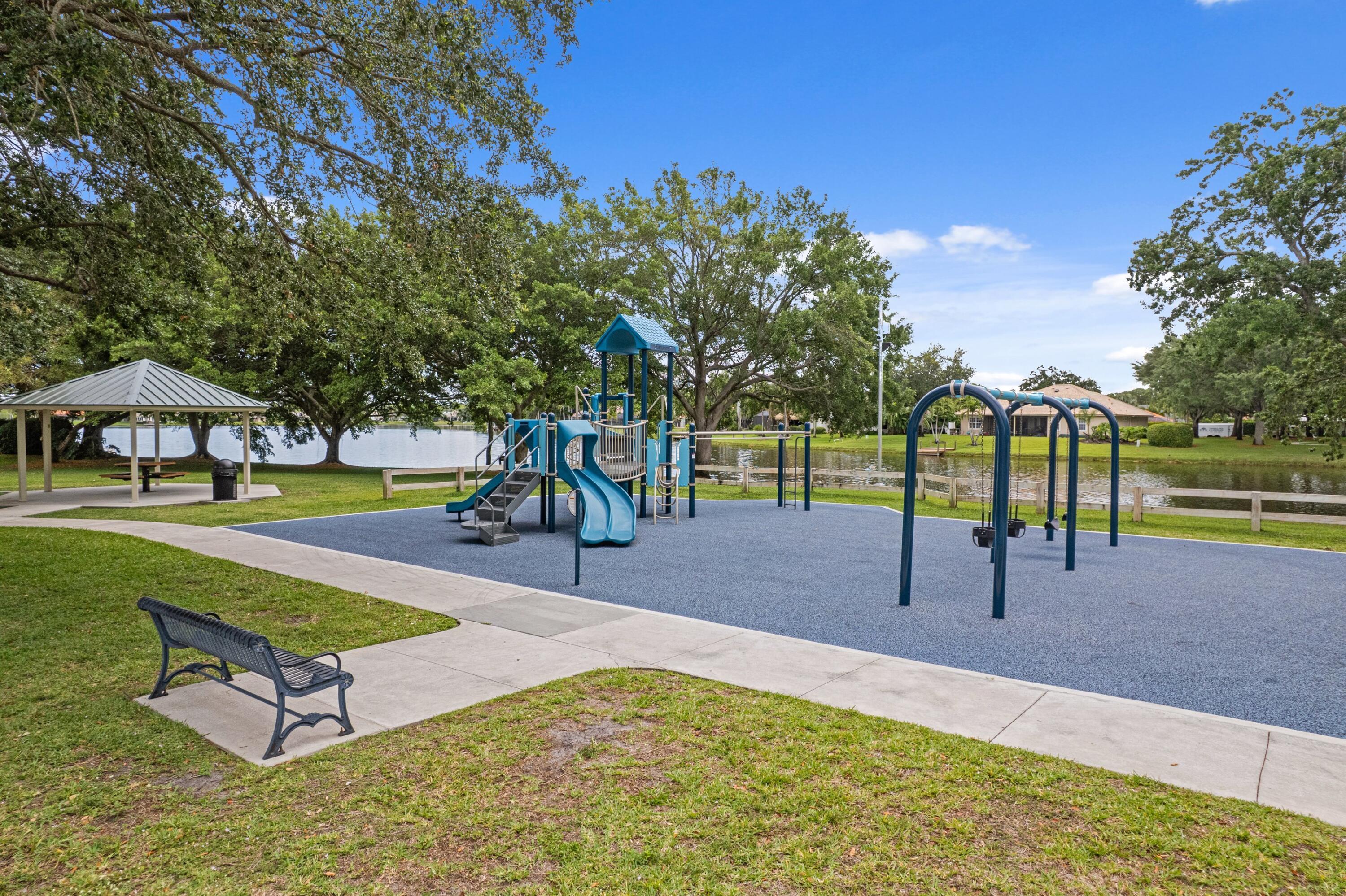 GREENVIEW SHORES 2 OF WELLINGTON - Residential