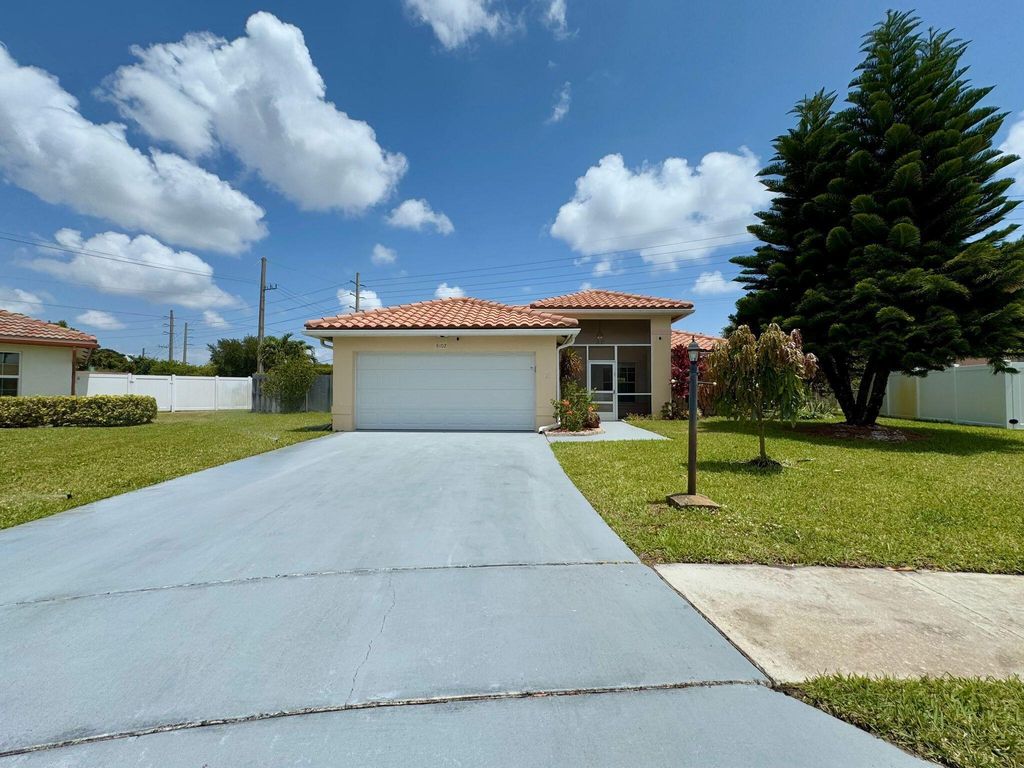 Photo of 5107 Rosen Boulevard, Boynton Beach, FL 33472 (MLS # R11084341)