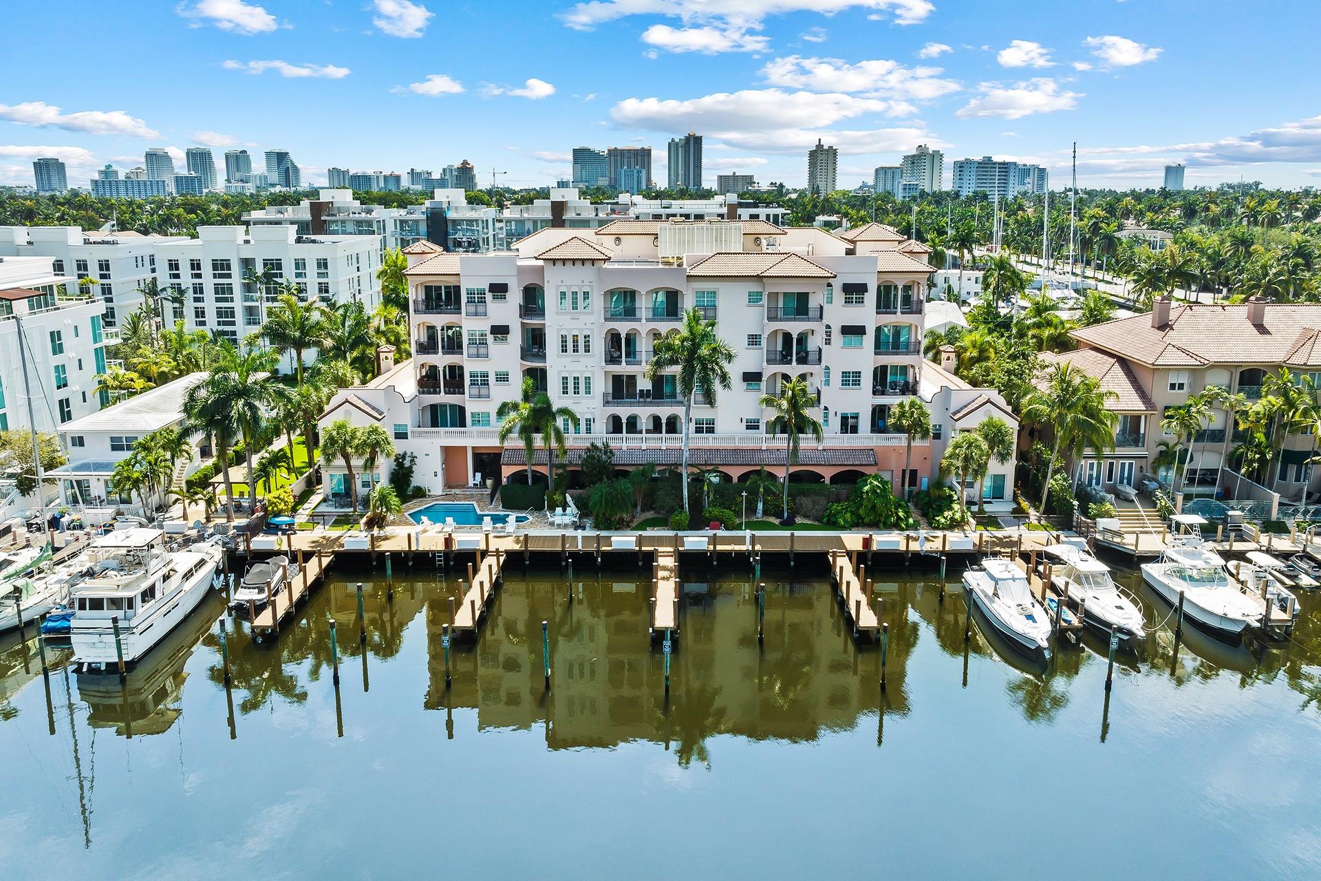 25 Hendricks Isle 203