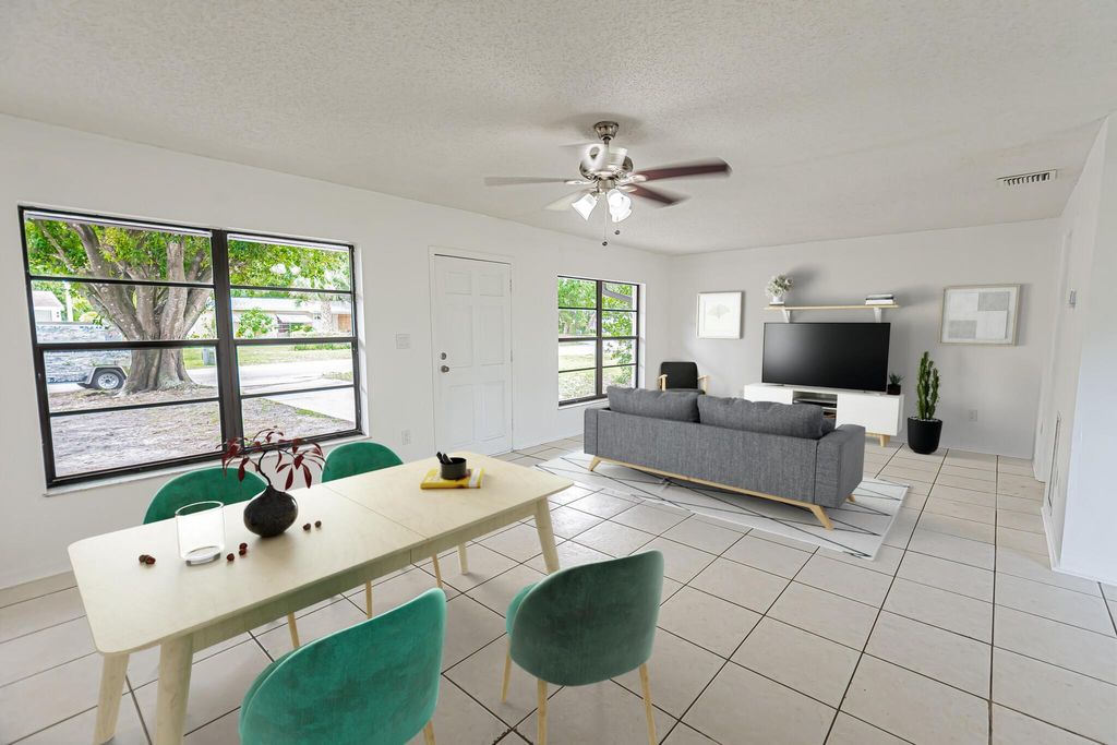 Photo of 706 Azalea Avenue, Fort Pierce, FL 34982 (MLS # R11098808)