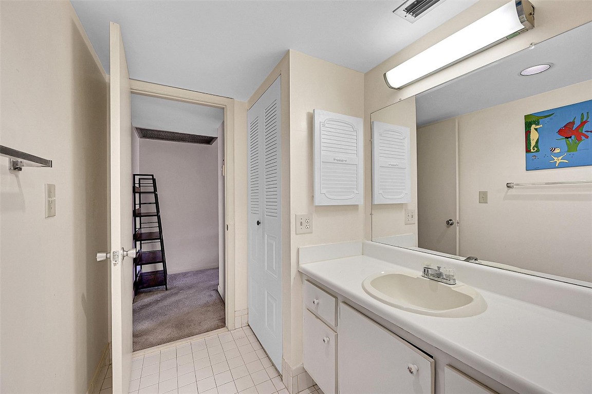 1901 Bermuda Circle F2