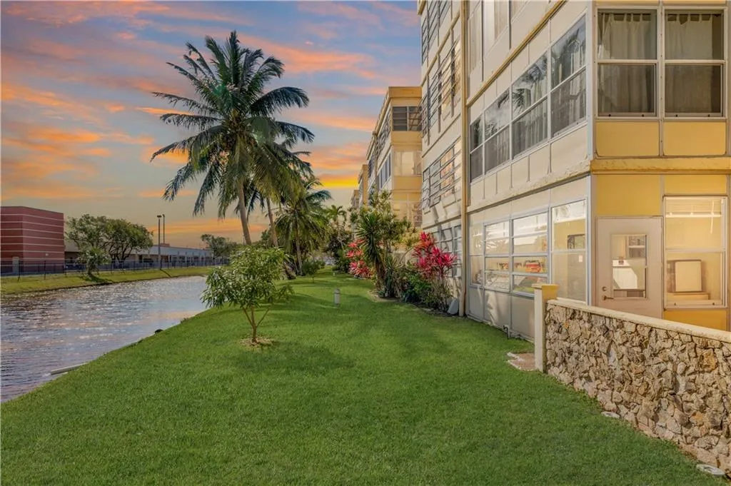 3990 Nw 42nd Ave Unit 108  