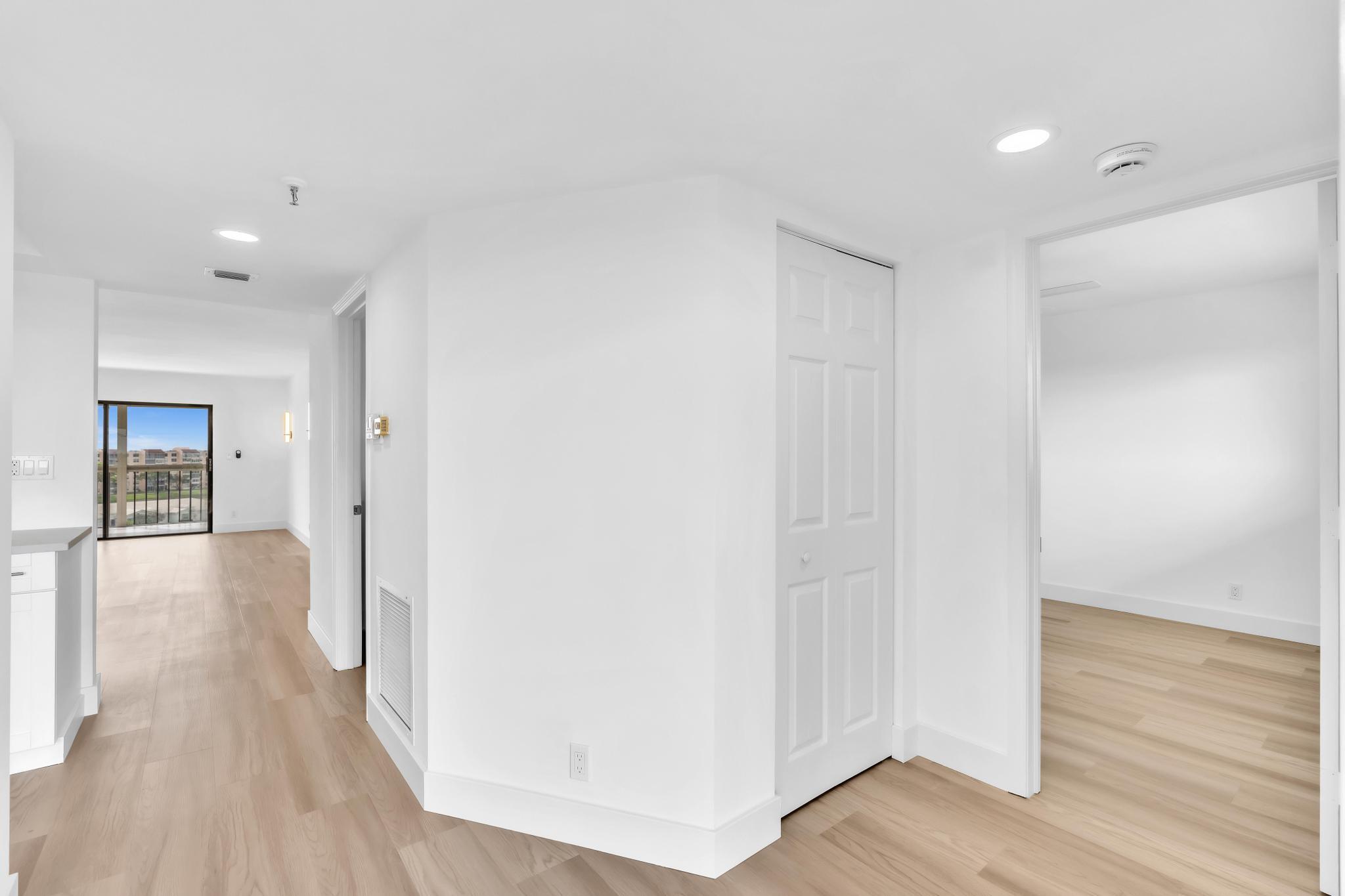 View photos, virtual tours, details... 7076 Huntington Lane 806