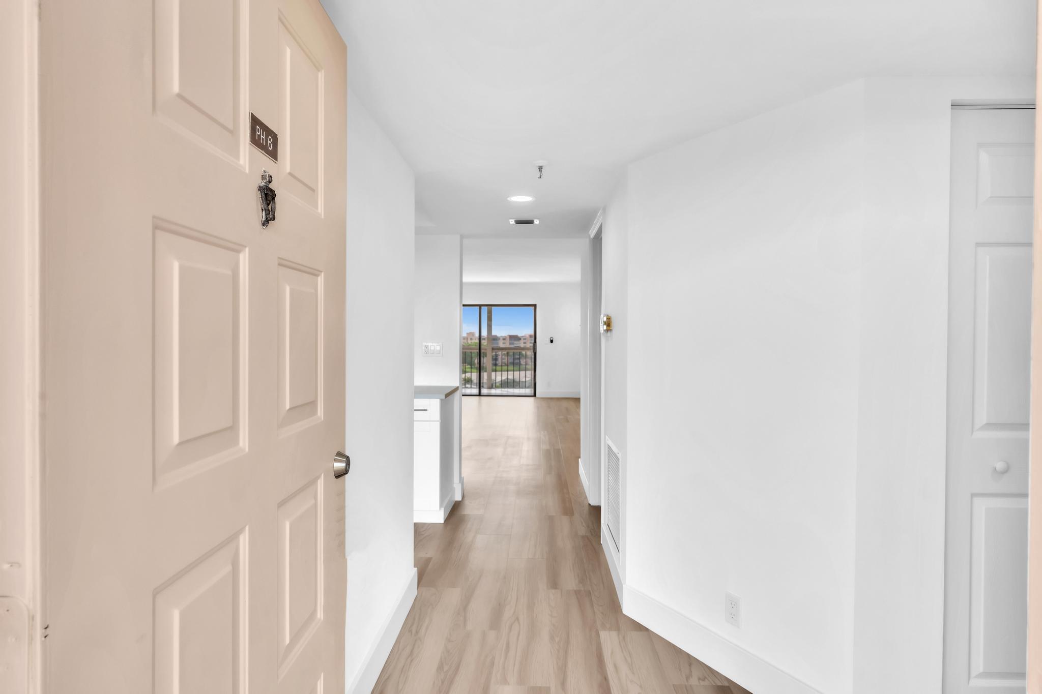 View photos, virtual tours, details... 7076 Huntington Lane 806