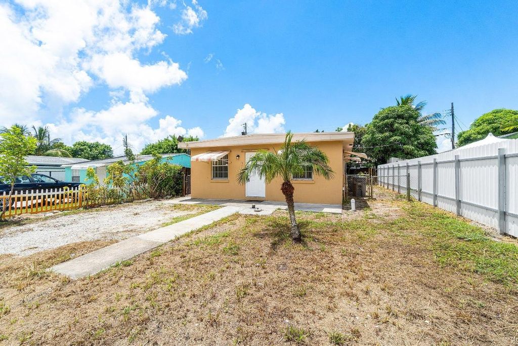 Photo of 1228 Highview Road, Lake Worth, FL 33462 (MLS # R11115537)