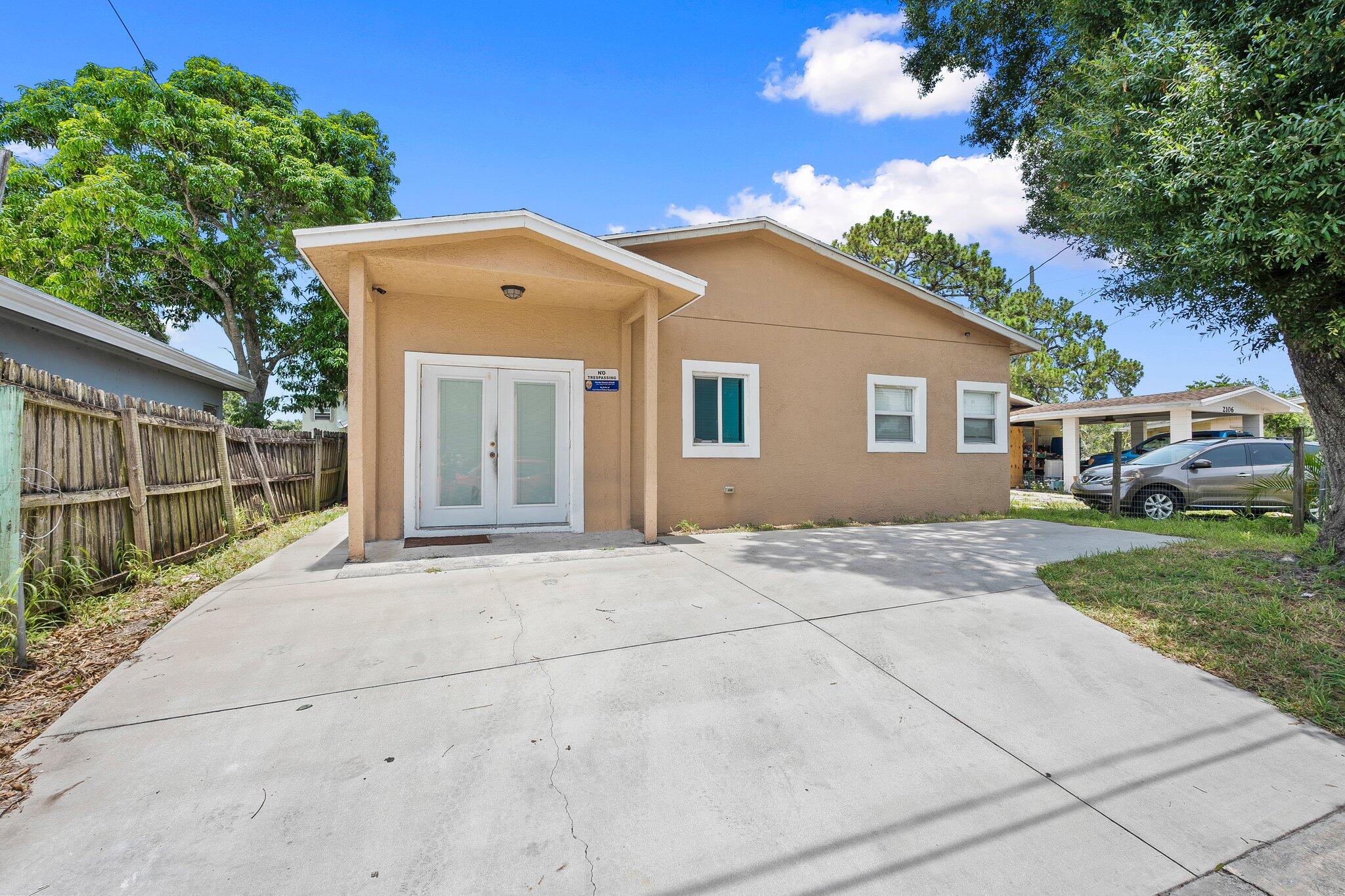 Perfect home with room for everyone! This 5/2 was renovated in 2021 and includes a 2021 roof and impact windows. Only minutes to historic downtown Fort Pierce and beaches!