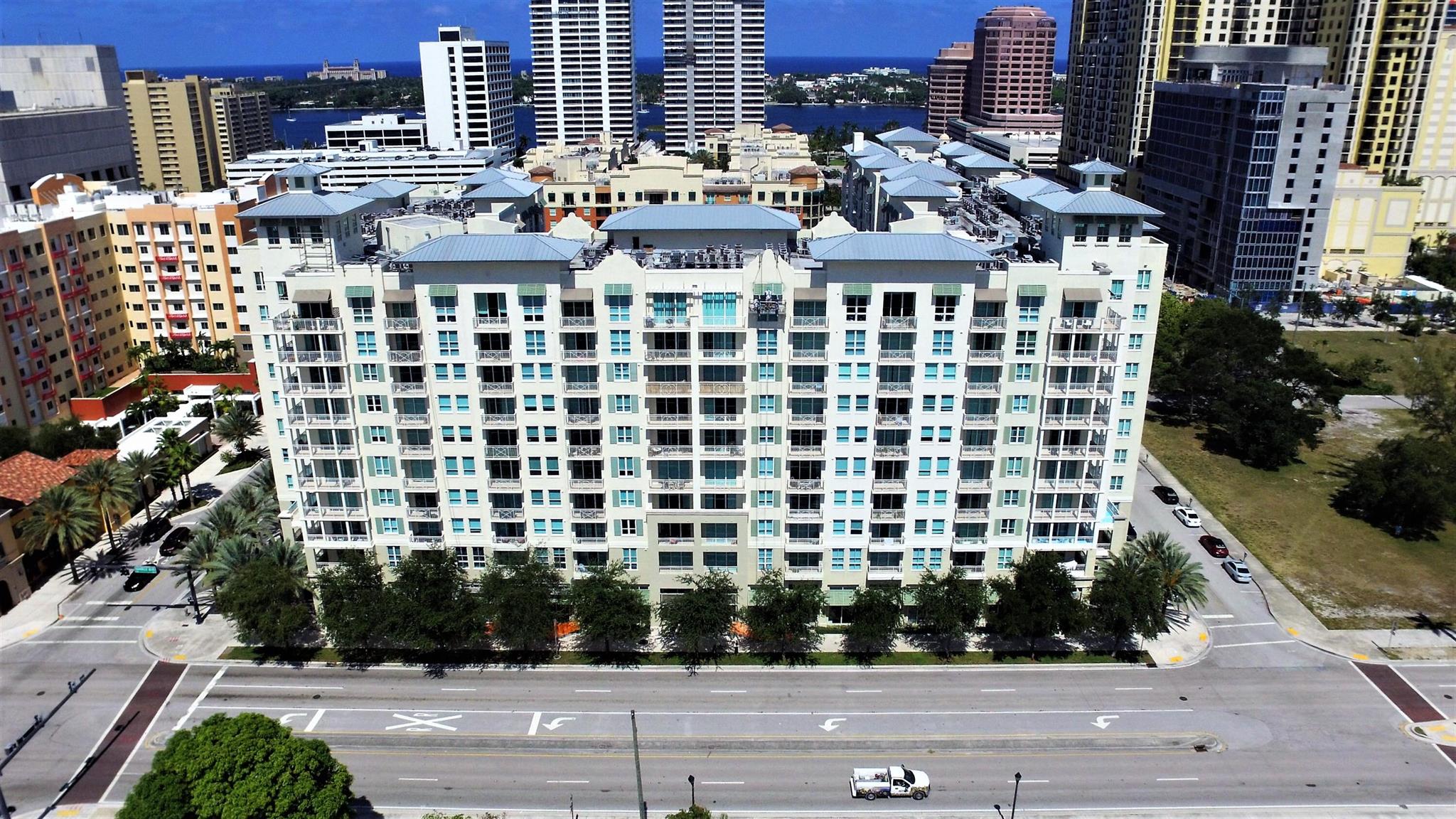 Tastefully furnished 1 bedroom-1.5 bathroom condo in City Palms. Condo features quartz counters, stainless appliances, and a beautiful master suite. The building features a clubhouse, pool and jacuzzi, fitness center, and 24 concierges with valet parking. City Palms is walking distance to dozens of top restaurants, shopping, and Palm Beach.