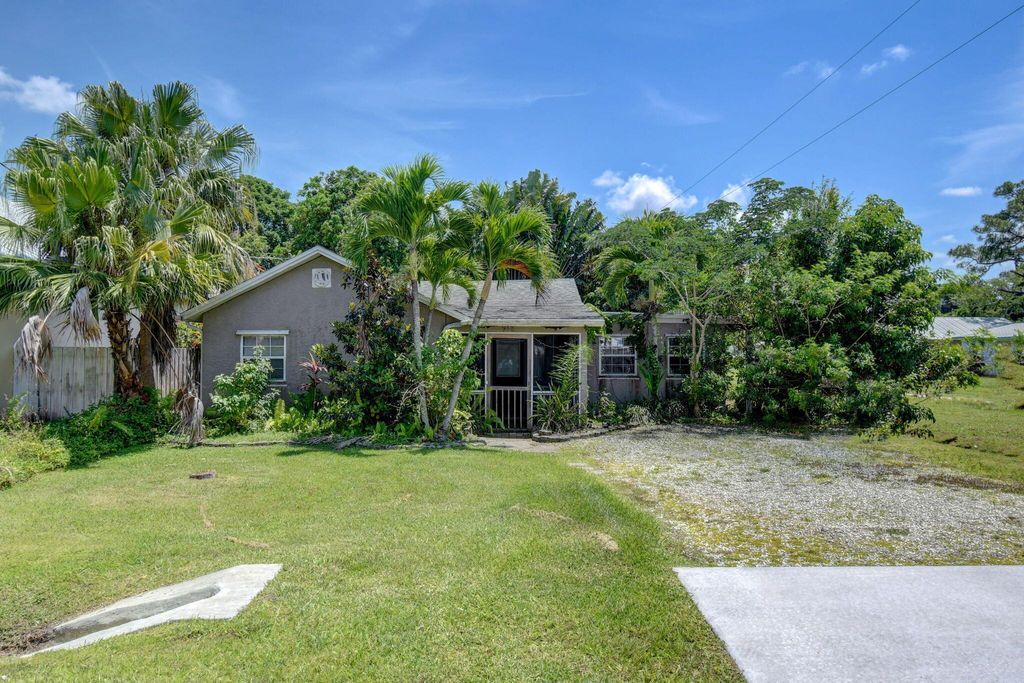 Photo of 948 SW 33rd Street, Palm City, FL 34990 (MLS # R10890834)
