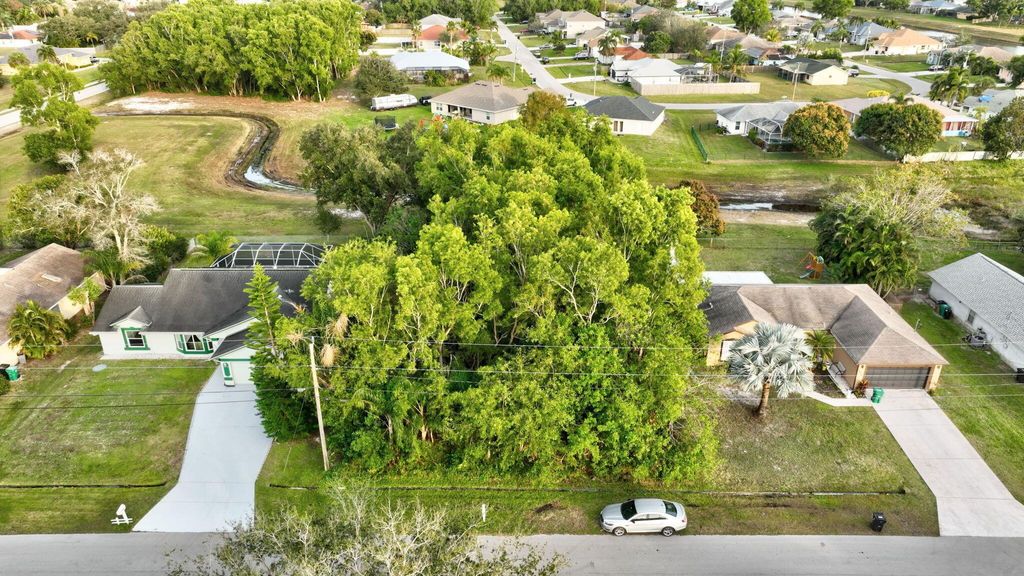 Photo of 6512 NW Chugwater Circle, Port Saint Lucie, FL 34983 (MLS # R11057875)