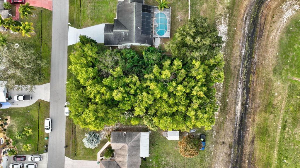 Photo of 6512 NW Chugwater Circle, Port Saint Lucie, FL 34983 (MLS # R11057875)