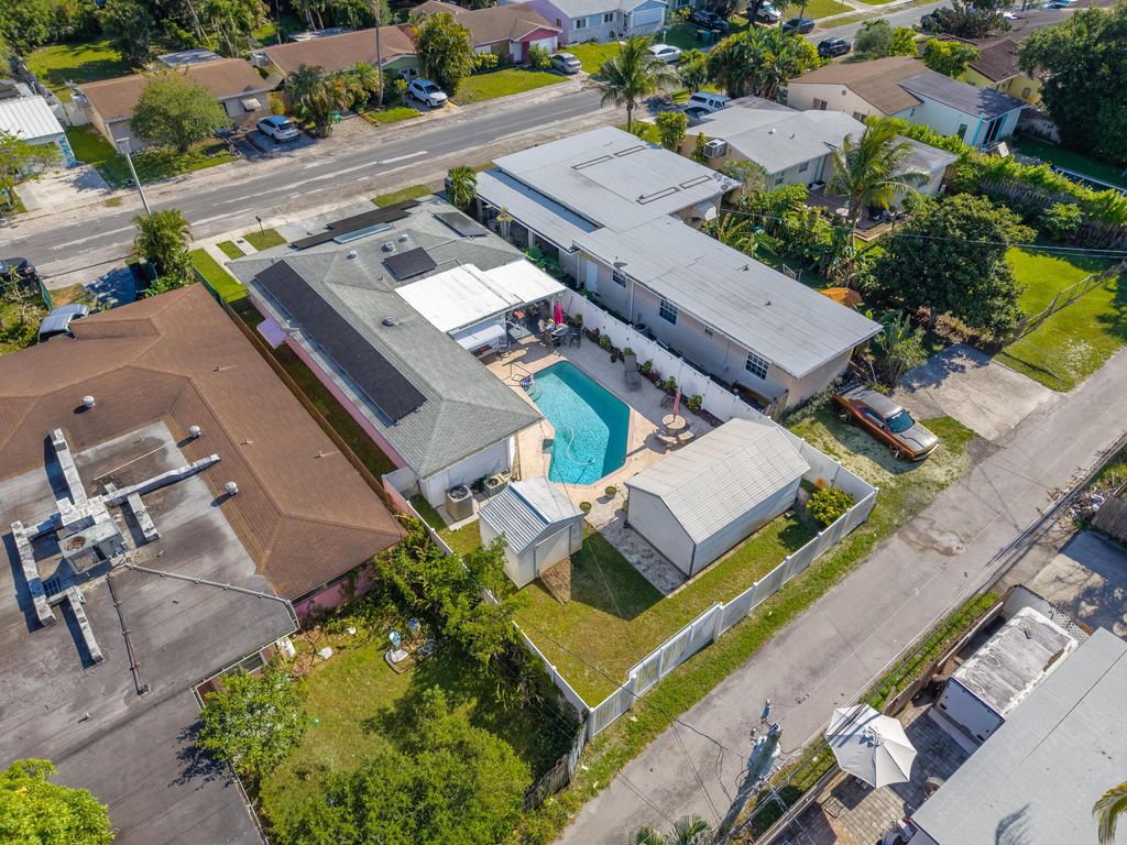 Photo of 262 SW 8th Street, Dania Beach, FL 33004 (MLS # B26027255)