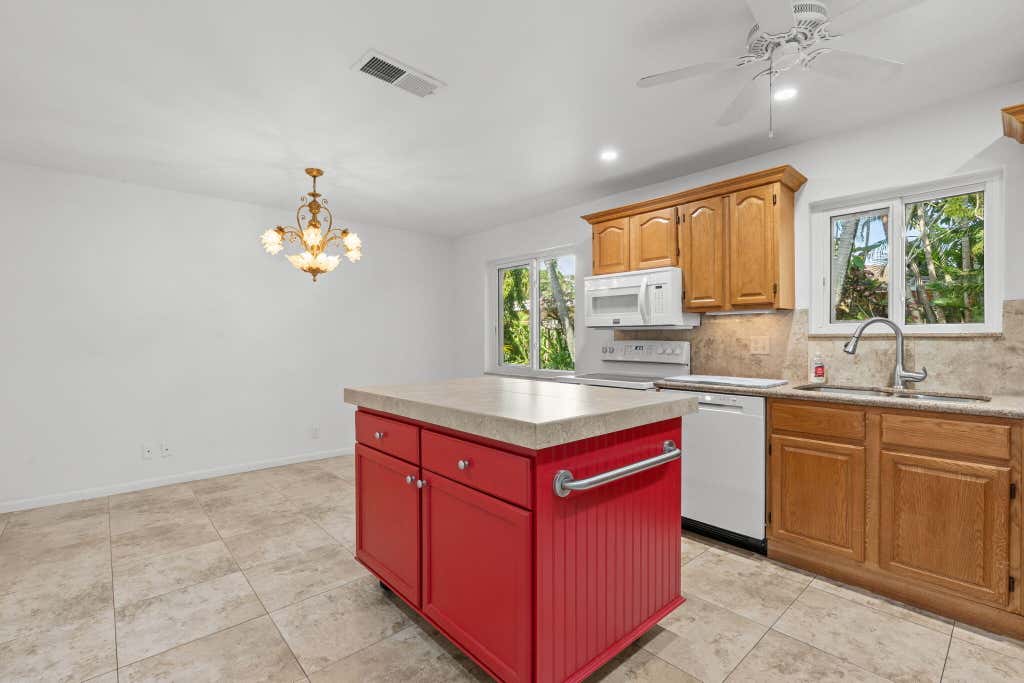 Photo of 736738 NE 36th Street, Oakland Park, FL 33334 (MLS # B26040741)