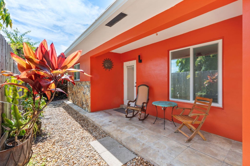 Photo of 736 NE 36th Street, Oakland Park, FL 33334 (MLS # B26040741)
