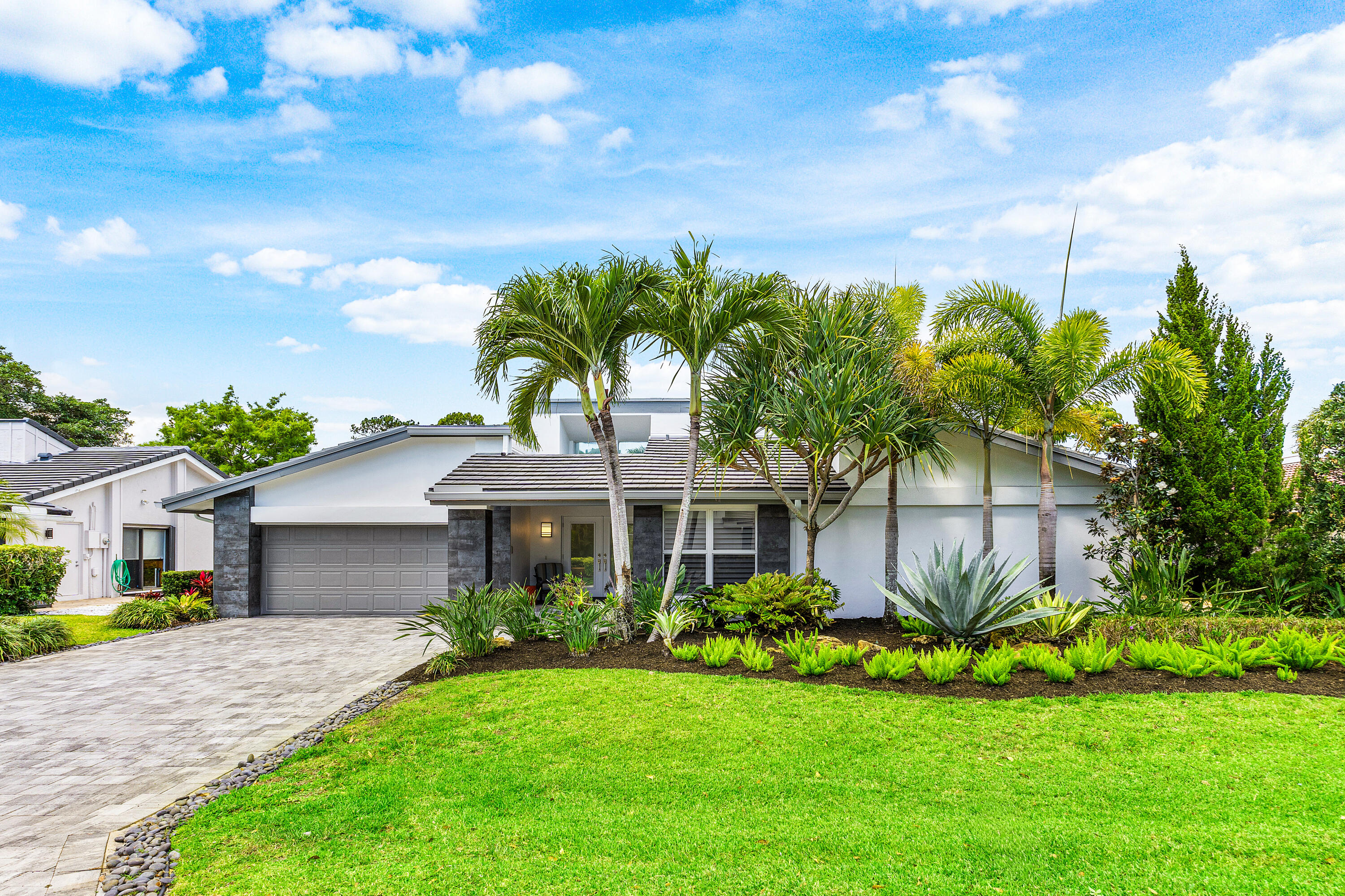 632 Lakewoode Circle W