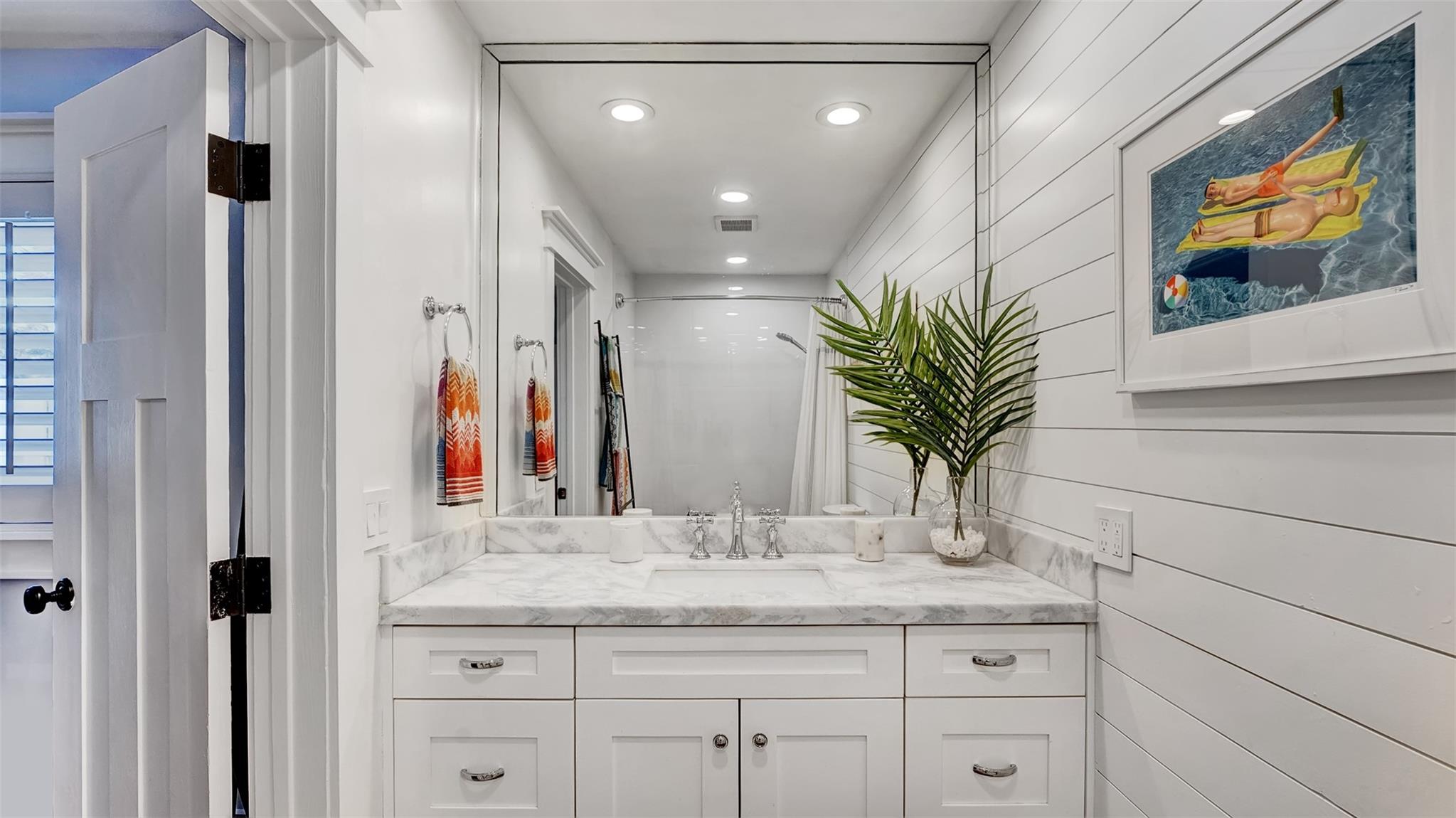 Middle River Manor 33-29 - Residential