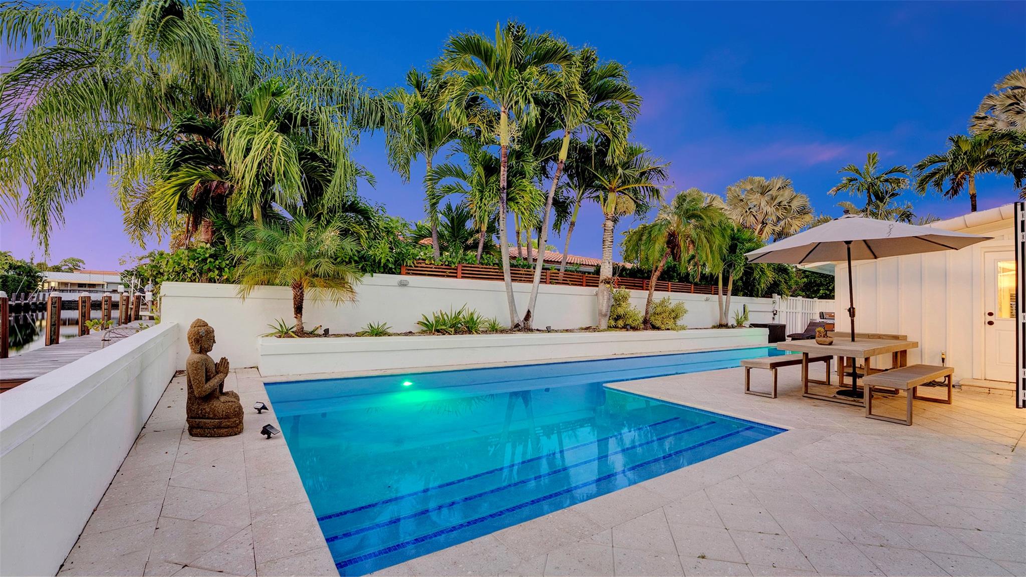 Middle River Manor 33-29 - Residential