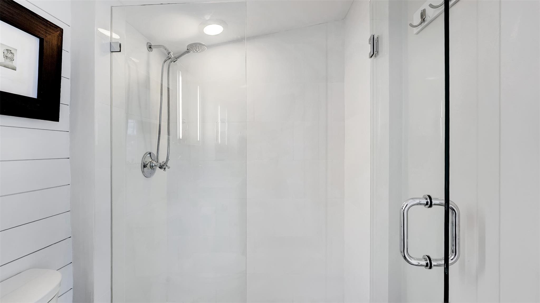 Middle River Manor 33-29 - Residential