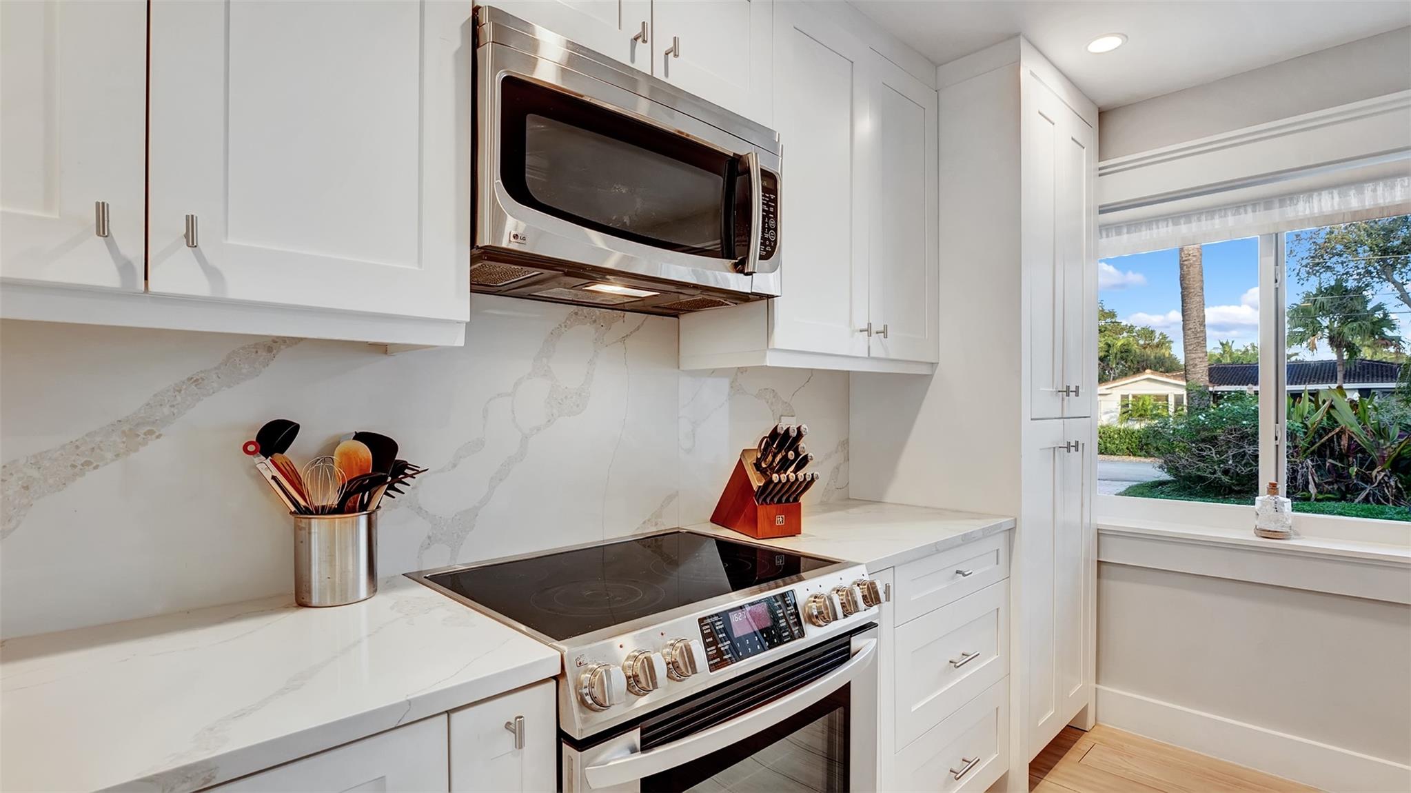 Middle River Manor 33-29 - Residential