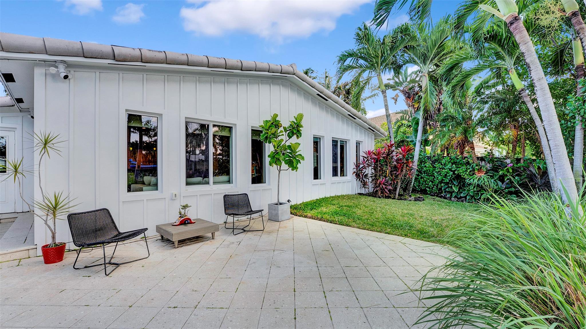 Middle River Manor 33-29 - Residential