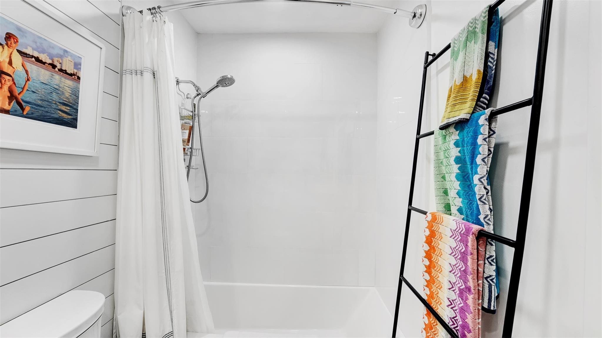 Middle River Manor 33-29 - Residential