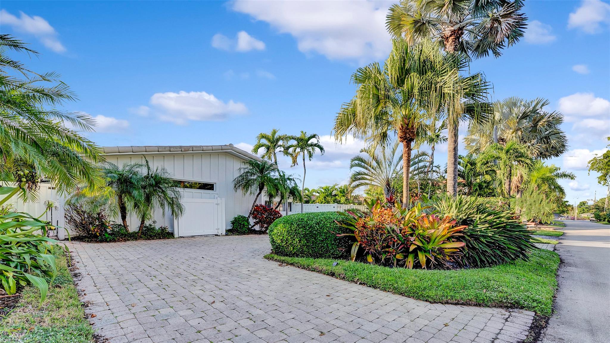 Middle River Manor 33-29 - Residential