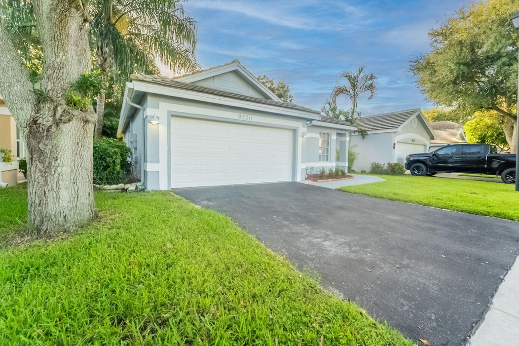 Photo of 9220 Arborwood Cir, Davie, FL 33328 (MLS # F10525652)