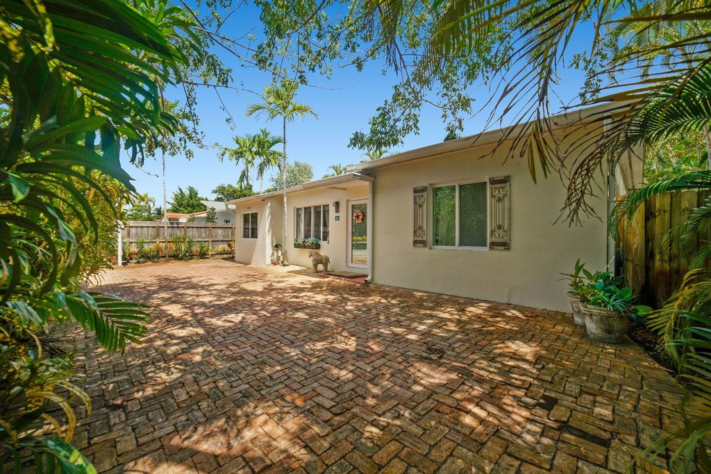 Photo of 1420 NE 15th Avenue, Fort Lauderdale, FL 33304 (MLS # F10528823)