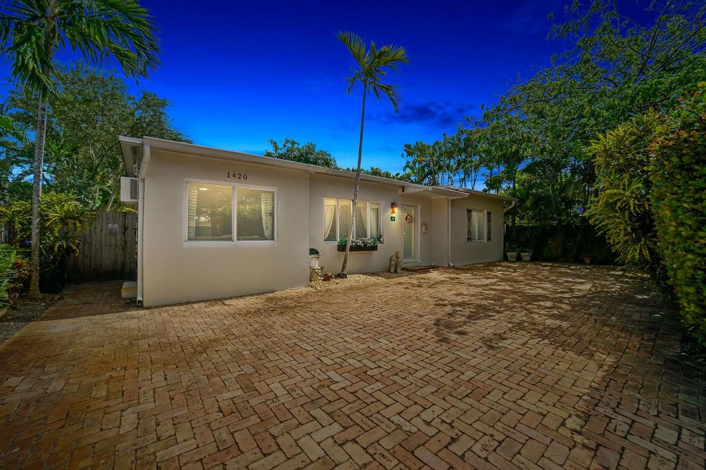 Photo of 1420 NE 15th Ave, Fort Lauderdale, FL 33304 (MLS # F10528823)