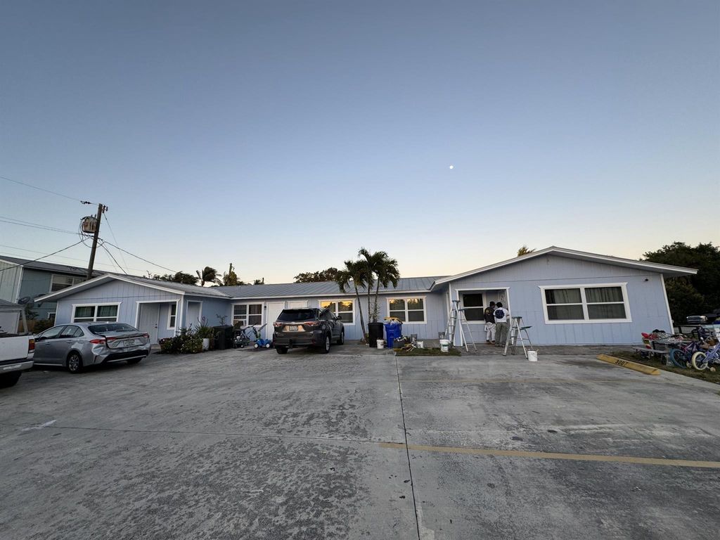 Photo of 3003 SE Birch Avenue, Stuart, FL 34997 (MLS # R10963953)