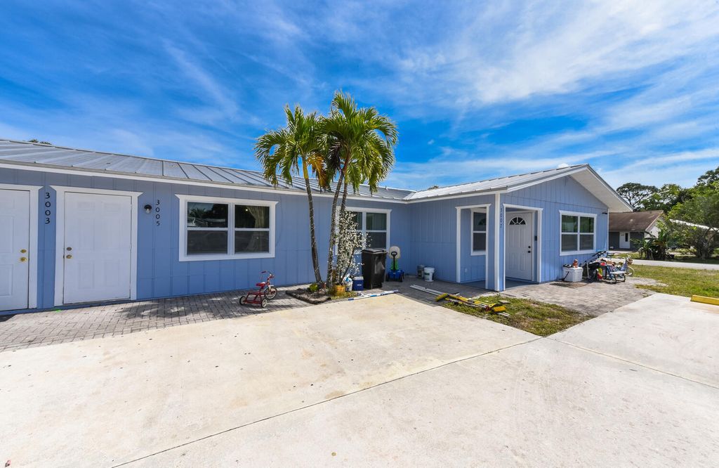 Photo of 3003 SE Birch Avenue, Stuart, FL 34997 (MLS # R10963953)