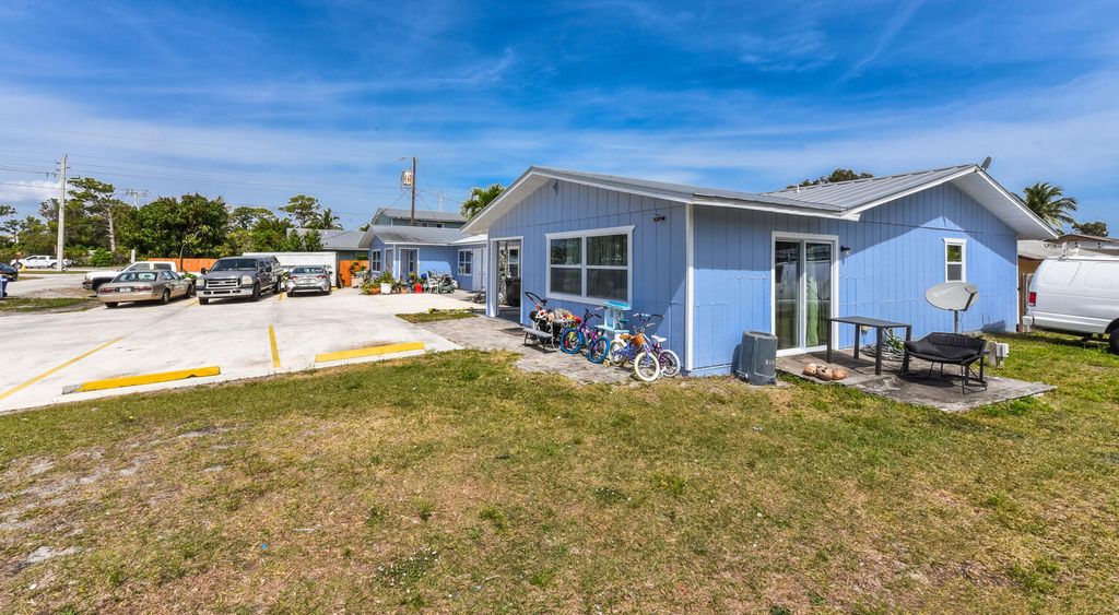 Photo of 3003 SE Birch Avenue, Stuart, FL 34997 (MLS # R10963953)