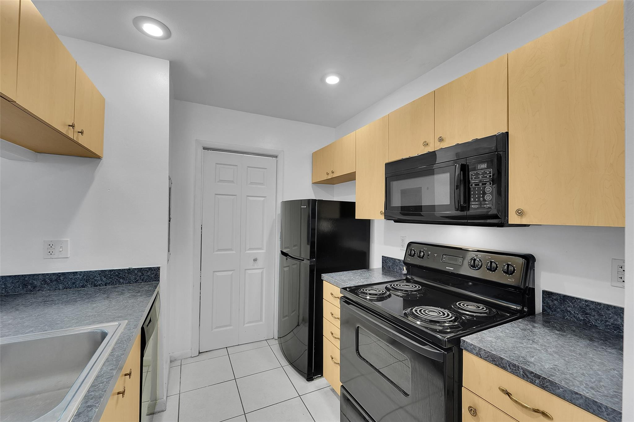 SUNRISE NOB HILL EAST - Residential Lease