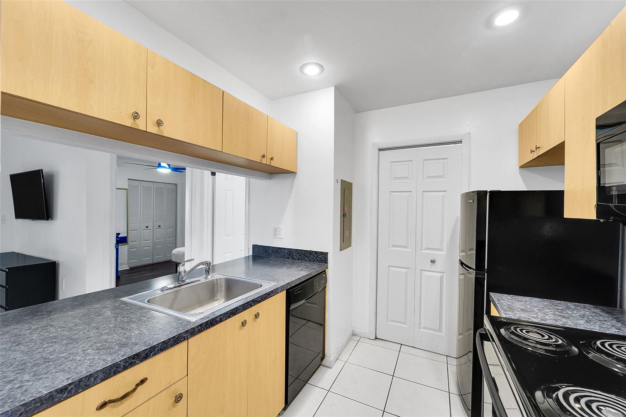 SUNRISE NOB HILL EAST - Residential Lease