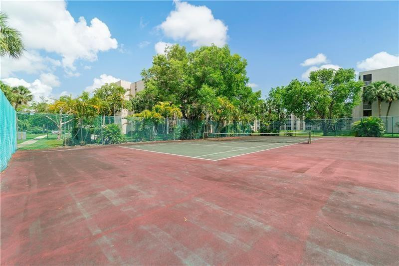 SHERWOOD SQUARE CONDOMINI - Residential Lease