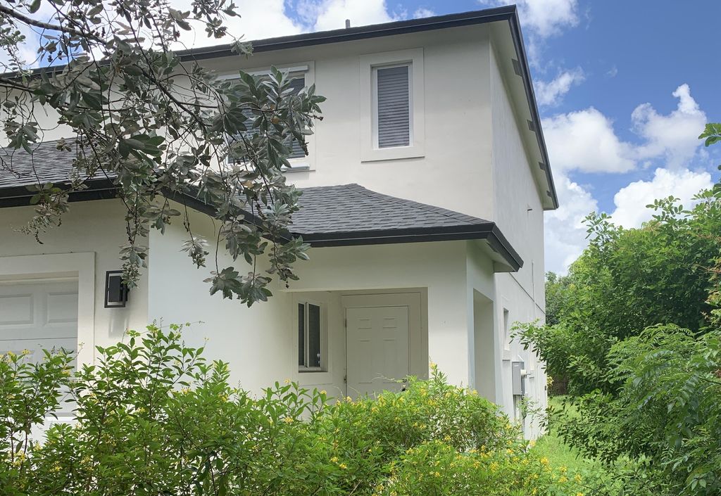 Photo of 5625 Pierce Street, Hollywood, FL 33021 (MLS # B26004299)