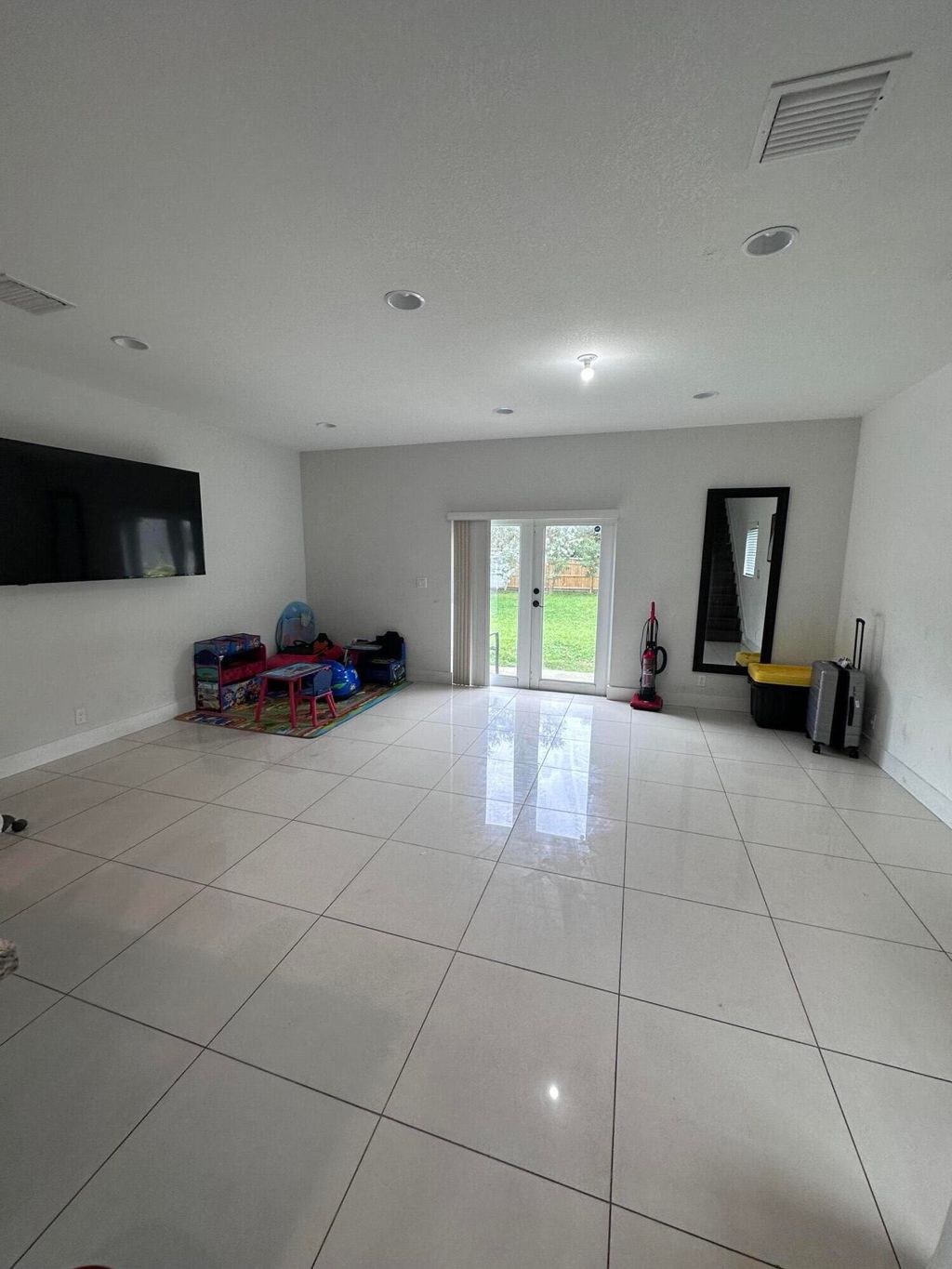 Photo of 5625 Pierce Street, Hollywood, FL 33021 (MLS # B26004299)