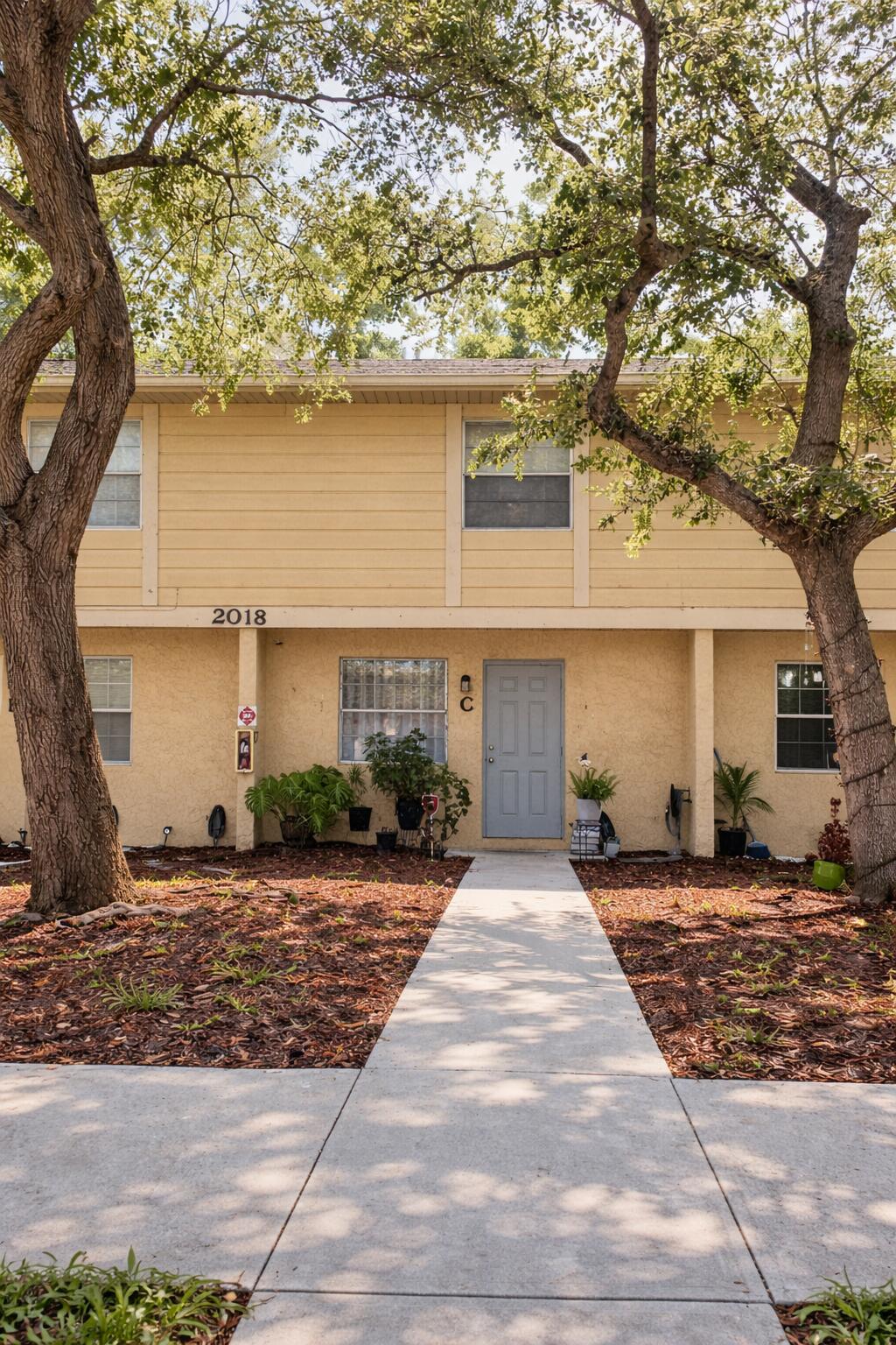 SOUTHERN COURTYARD TOWN HOMES - Residential
