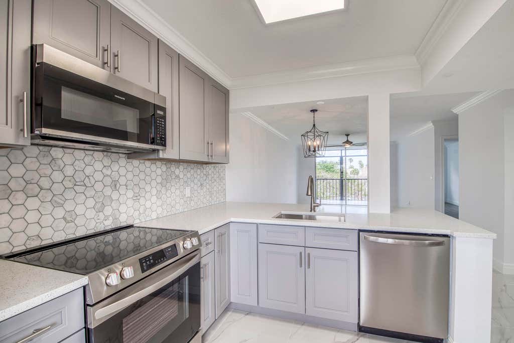 Photo of 6795 Huntington Lane #406, Delray Beach, FL 33446 (MLS # B26058644)