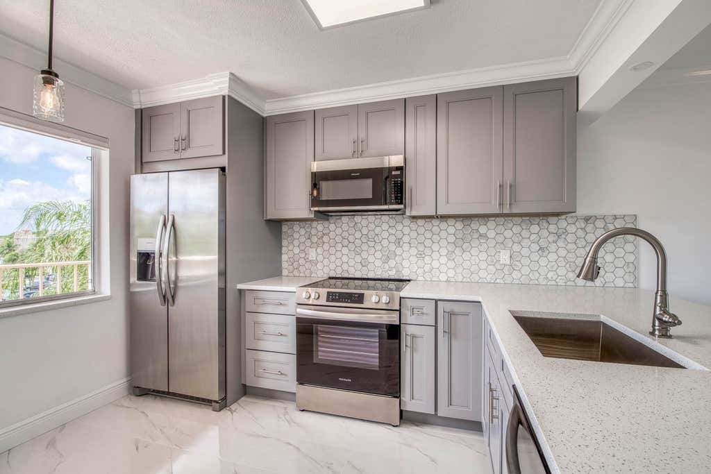 Photo of 6795 Huntington Lane #406, Delray Beach, FL 33446 (MLS # B26058644)