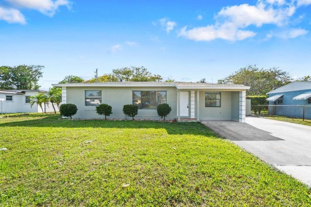 Photo of 1621 N Seacrest Boulevard, Boynton Beach, FL 33435 (MLS # R10972365)