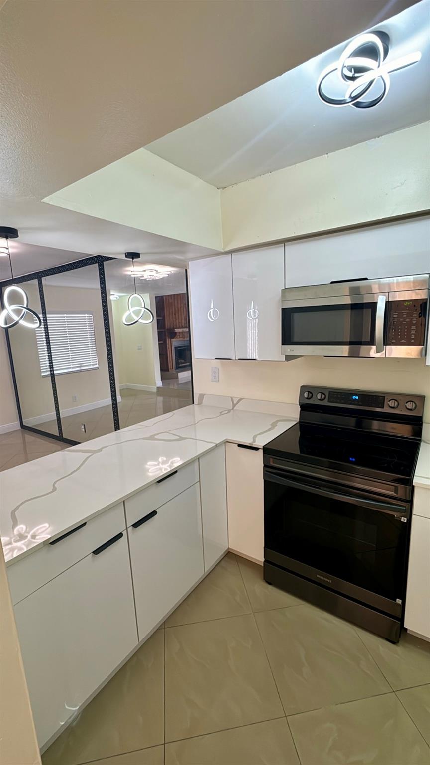 4039 Coral Springs Dr 10