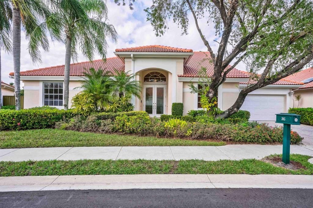 Photo of 305 Eagleton Estates Drive, Palm Beach Gardens, FL 33418 (MLS # R10694382)