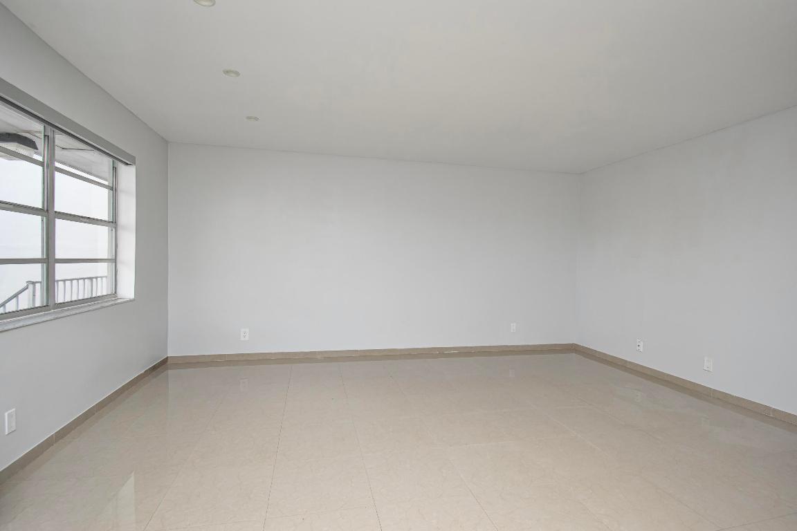 KINGS POINT CAPRI CONDOS - Residential