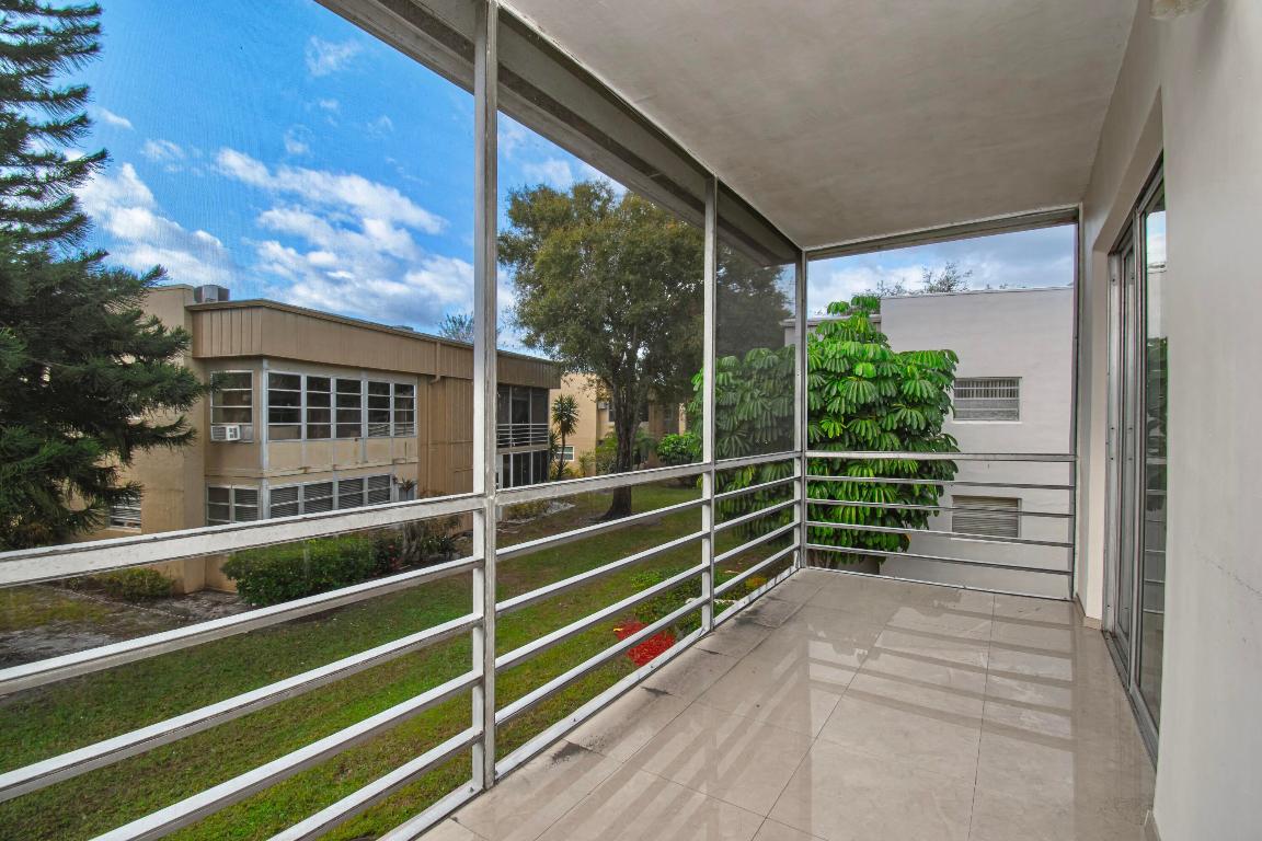 KINGS POINT CAPRI CONDOS - Residential