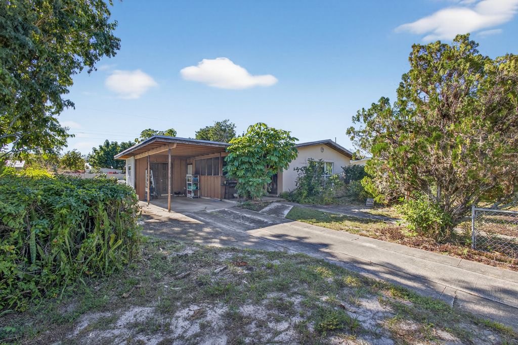 Photo of 1212 Chickasaw Street, Jupiter, FL 33458 (MLS # R11151026)